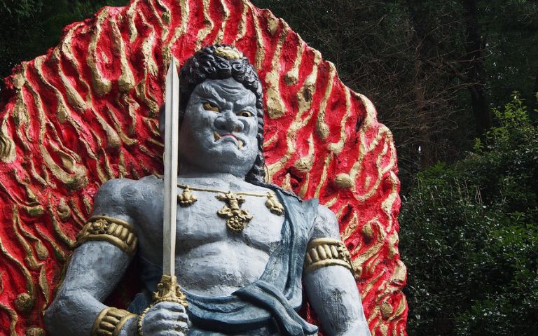 immagine di divinità spirituale dall'aspetto severo